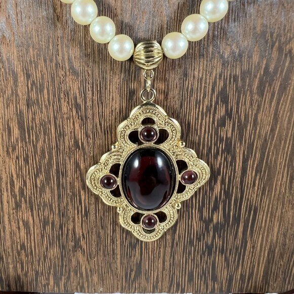 Vintage 1928 Jewelry Pearl Necklace W/ Ornate Gold Pendant & Garnet Accents - Picture 2 of 4